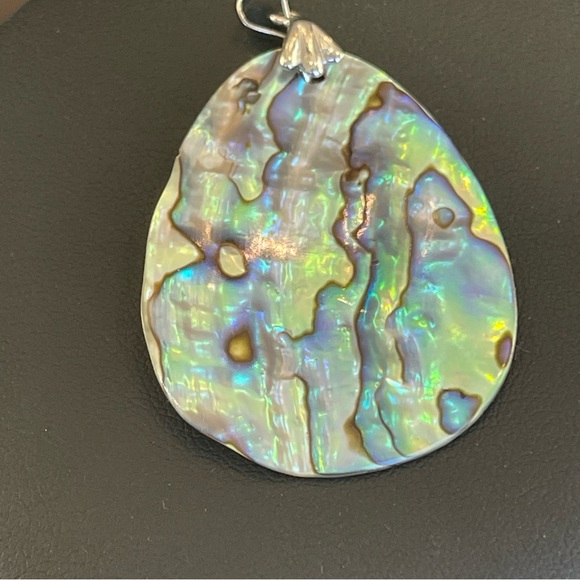 18kt White Gold Plated Abalone Shell Free Form Pendant 2” - Picture 3 of 6